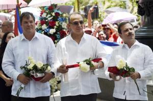 Los cubanos Ramón Labanino, Antonio Guerrero y Gerardo Hernandez, el 4 de mayo de 2015 en Caracas/ Foto: AFP 